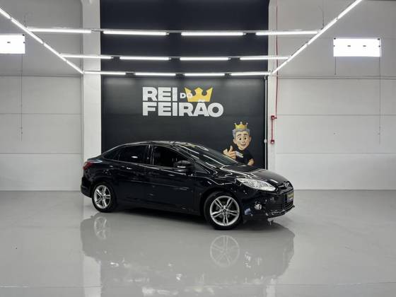 FORD FOCUS 2.0 SE PLUS SEDAN 16V FLEX 4P POWERSHIFT